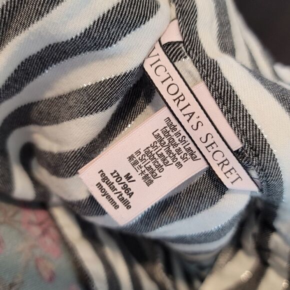 Victoria's Secret Button Down Sleep Top - Picture 7 of 8